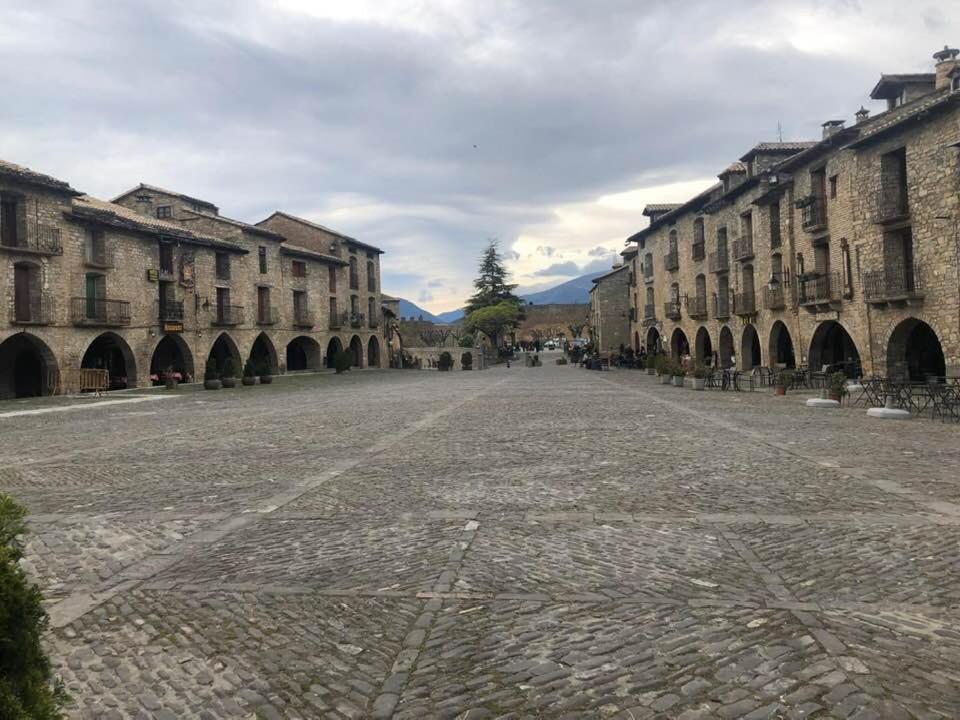 ホテル Hostal Pirineos アインサ エクステリア 写真