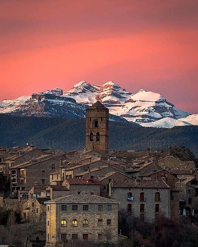 ホテル Hostal Pirineos アインサ エクステリア 写真